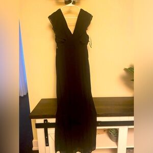 Beautiful long maxi dress, zipper in the back, tie at waist.